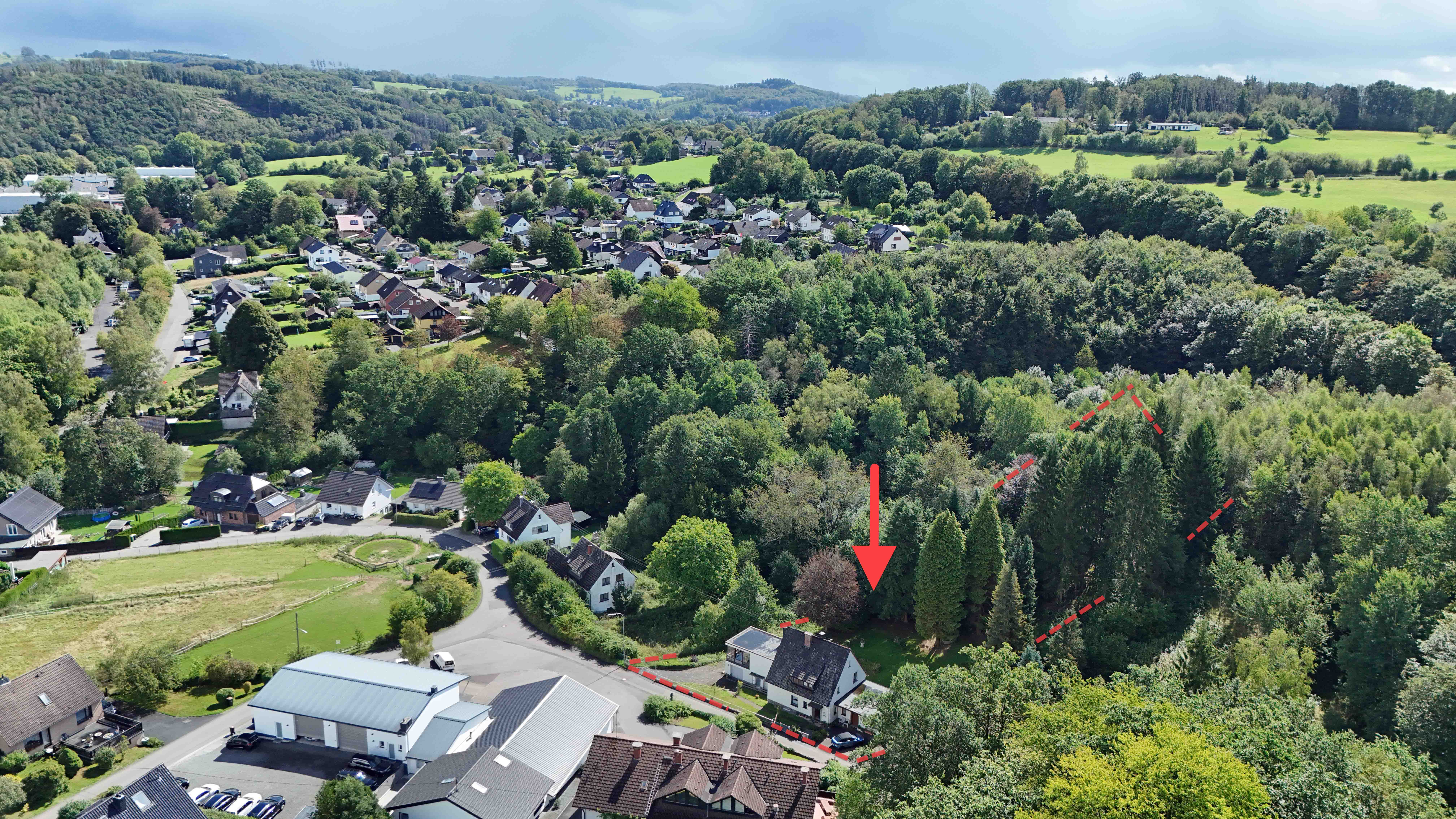 Reichshof-Brüchermühle: Ungestörte Randlage 2-3 FH auf 2.880 m² Grundstück, 2.880 m² Grundstück mit eigenem Wald am Haus